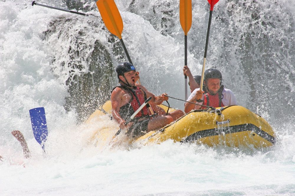 Rafting i norge: spenning, mestring og naturopplevelser